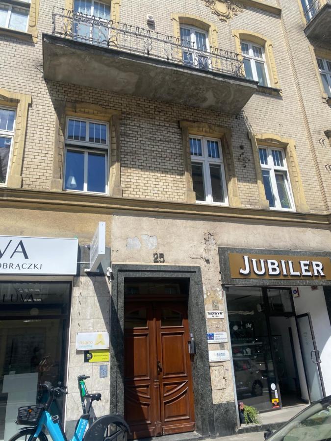 Przytulna Kawalerka Z Antresola Lejlighed Katowice Eksteriør billede
